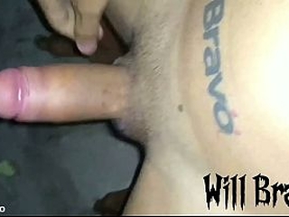 Cheio de tes&atilde_o na pica, batendo aquela punheta gostosa