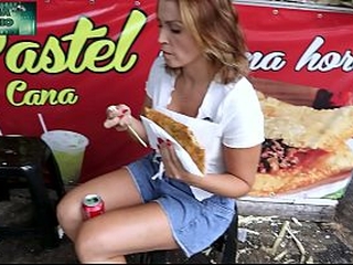 Eu, Mama Studio em Feira Safada Pastel Quente Vira Boquete Molhado na Carona Uber! - Gratuito