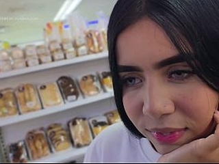 La chica que conoc&iacute_ en la estaci&oacute_n de servicio de gasolina la invite a comer y despu&eacute_s a los d&iacute_as vino a mi casa