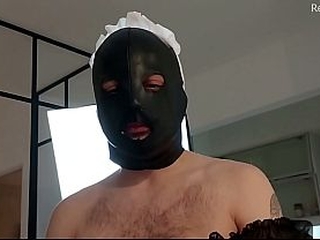 Mi esclavo se port&oacute_ muy bien as&iacute_ que lo pajeo hasta hacerlo acabar, edging, spanking y sexo enjaulado